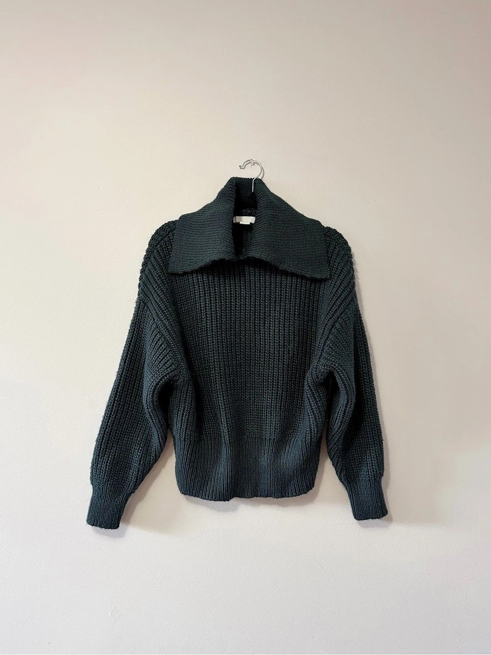H&M. Dark green Knit collar Neck Sweater Size Medium Like New